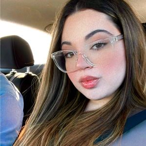 Meet your Posher, Dayana